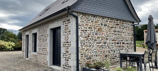 Cozy Cottage for 2 with Terrace and WIFI in Normandy in Saint-Quentin-les-Chardonnets