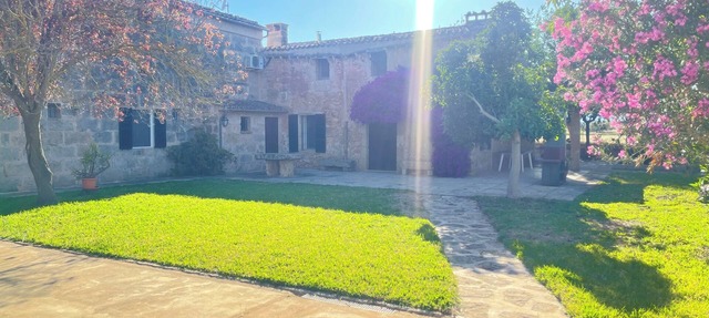 Gîte for 8 people - Swimming pool and garden - cyclotourism, family groups in IB