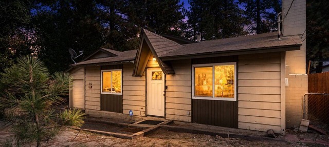 Golden Bear - Family Cabin, Mini Game Table, Fireplace, Barbecue in Big Bear City
