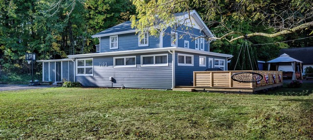 Golf, Fish, Boat, Relax, Repeat! 4-bed, 2-bath house steps away from the lake. in Watervliet