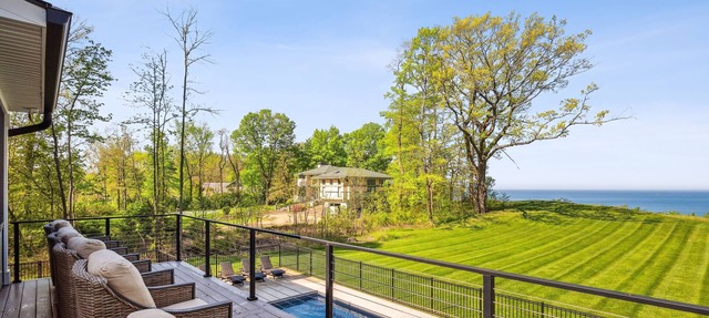 Great Lake Harbor, Lakefront, Heated Pool, Hot Tub, Gourmet Kitchen in Benton Harbor