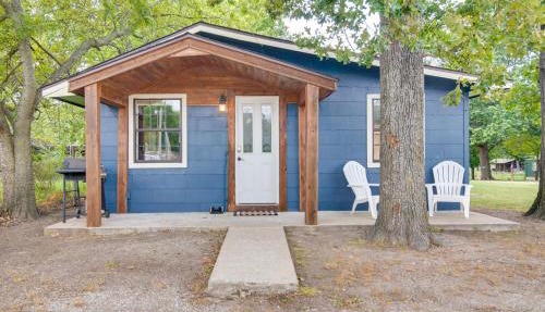 Half-Mi to Marina: Pet-Friendly Disney Home in Disney