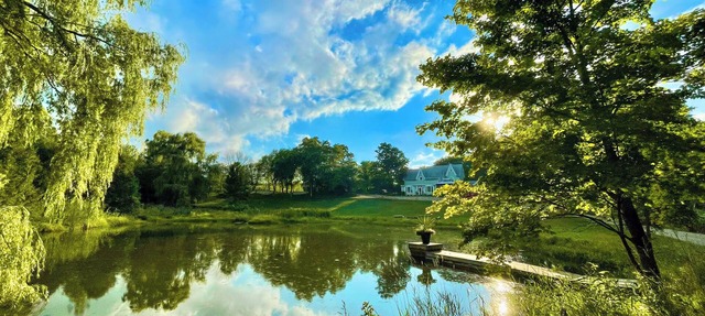 Heaven on 5th, Luxury in the Canadian Countryside, 9 bedrooms, hot tub, and pool in Mansfield