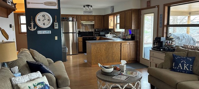 Hidden gem Shell Knob, MO! Lake views, boat parking, 2 min walk to water! in Shell Knob
