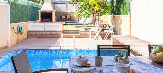 Holiday Home "Another Day in Paradise" with Mountain Views, Pool and Wi-Fi in Calafell