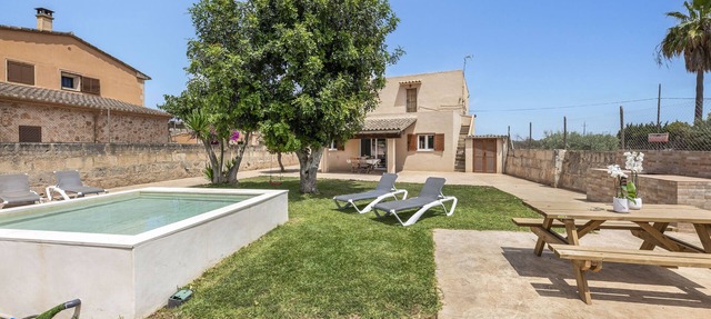 Holiday Home "Es Cos" with Garden and Wi-Fi in Algaida