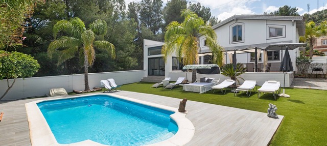 Holiday Home 'Palmera' with Mountain Views, Wi-Fi and Air Conditioning in Pinos de Alhaurín