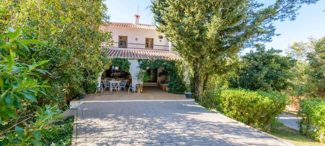 Holiday House with Large Private Pool in Alcaucin