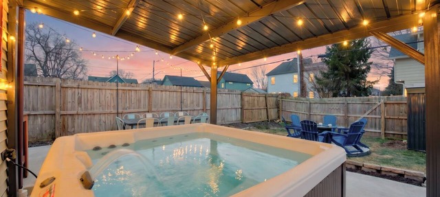 HotTub~FirePit~Games~YogaNook~5 Mins to Downtown in Indianapolis