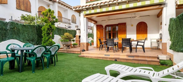 House 100m beach with 2 pools and barbecue in Calafell