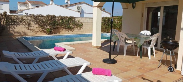House with private pool for 5 poeple at 1500 m from the beach in L'Escala in L'Escala