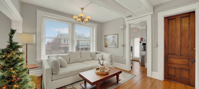 Huge 1st floor Historic Apartment Soaring Ceilings in Wilmington