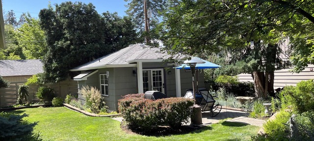 Immaculate Cottage-EV charger-4 mins walk downtown-extended stays welcome in Bend