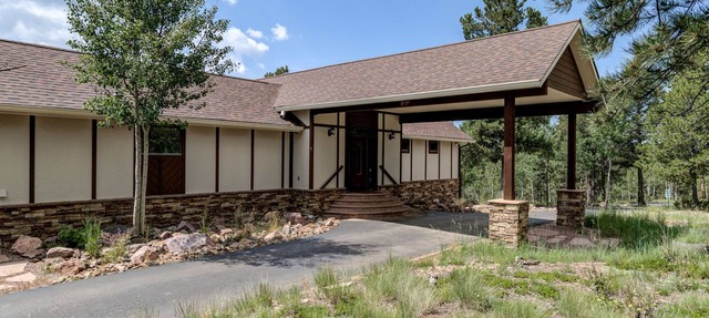 Incredible Mountain Home, Pikes Peak View, 21 acres! in Divide