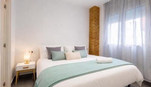 J Center Apartments - Patraix - AC & WiFi - 10 min City Center in Valencia