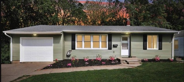 Jacuzzi Hot Tub, Pool Table- Perfect Getaway! in Lansing