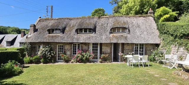 "La Chaumière de Nanou", with large garden and close to the sea. in Saint-Valery-en-Caux