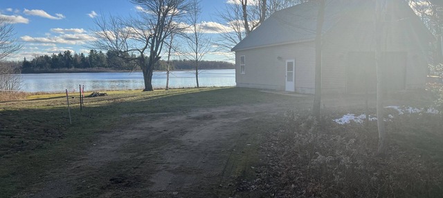 Lake front Rustic Cabin in the UP, Snowmobile-ATV trails, Falls, Mackinaw Island in Trout Lake
