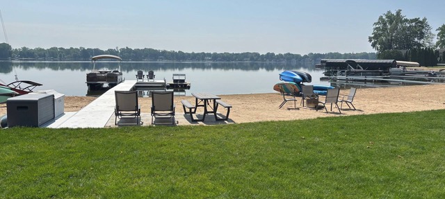 Lakefront Family Friendly Home with Large Sandy Beach and Beautiful Views in Rockford