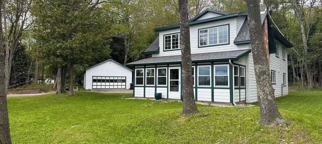 Lakeside Cottage with sand beach & fireplace! in Au Train