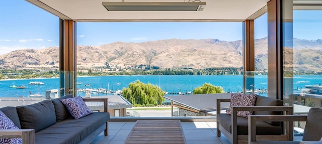 Lakeside Luxury 3 Bedroom in Wanaka