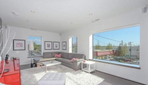 Large eclectic 1 BR above restaurant 15min to PDX in Camas