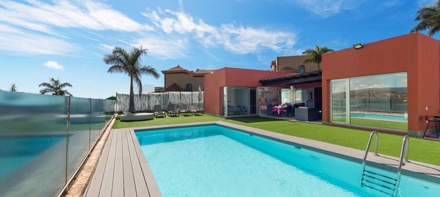 Large private pool, ideal for families in San Bartolomé de Tirajana