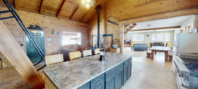 Large Family Cabin with Commercial Kitchen and Lot of Sleeping Options in La Sal