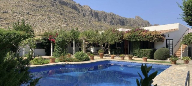 Las Rosas – A Peaceful Mallorcan Retreat with Spectacular Mountain Views in Pollenca