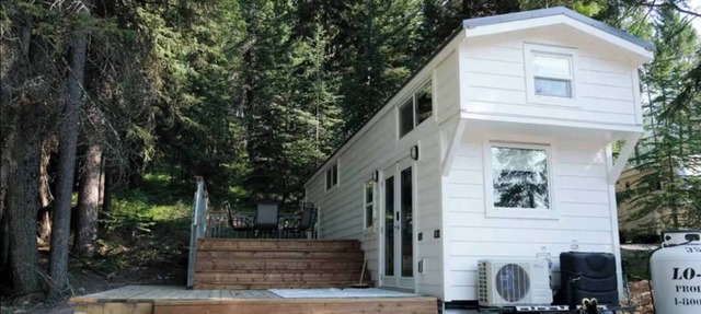 Lily`s Little Lodge - Tiny Home in Crowsnest Pass