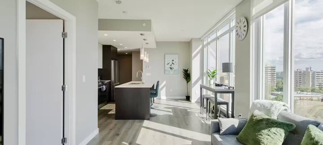 Luxury 2bed 2Bath, King bed, Dt Views in Edmonton