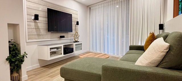 Luxury 2BR 2.5 Bath Designer Home Retreat in Montréal