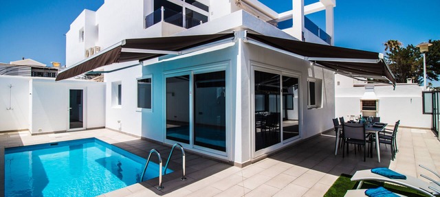 Luxury 3 bed, 2 bath villa in central Puerto del Carmen with free WiFi & Air Con in Puerto del Carmen