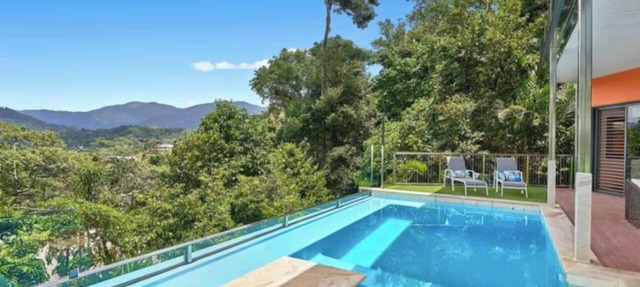 Luxury 3 bedroom Villa with Private Pool Views in Edge Hill