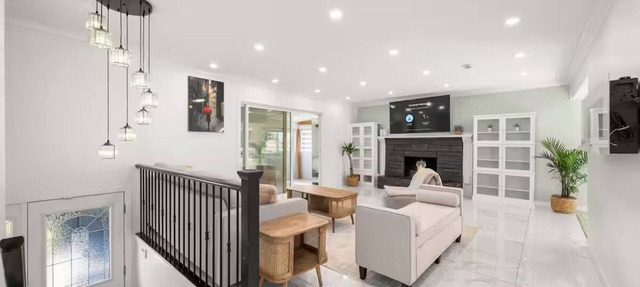 Luxury 3BR Retreat | Hot Tub Fire Pit & 4 Beds | in Abbotsford