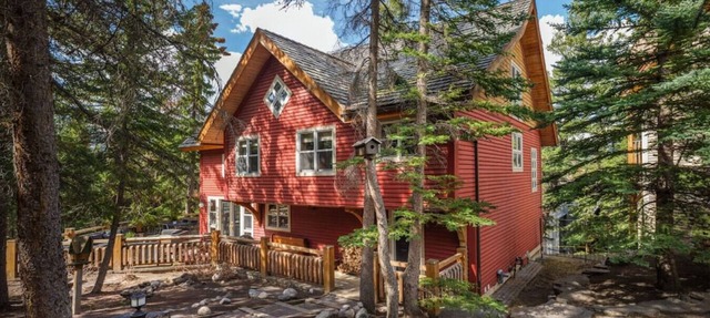 Luxury Banff Home - Hot Tub in Banff