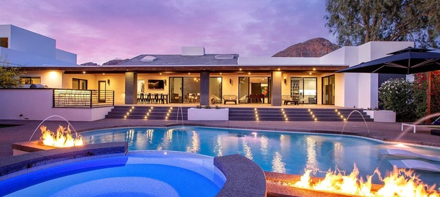 Luxury Camelback Mountain Views, Theater, Sauna, Heated Pool, Spa in Phoenix