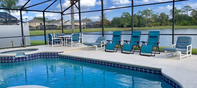 Luxury magnificent Pool/Spa Lakefront View Free WiFi Game Room in Kissimmee