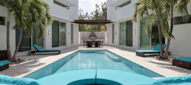 Luxury Ocean View Beach Villa with Private Pool Garden Courtyard in Great Exuma in Moss Town
