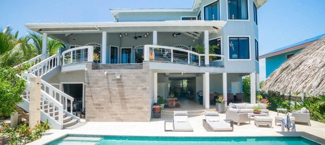 Luxury Oceanfront Villa w/2 Pools, Beach & Pier in Placencia