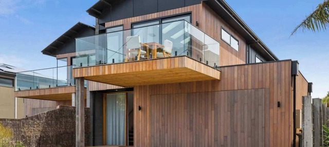 Luxury Riverside Escape with Fire Pit, Pizza Oven, River Views in Ocean Grove