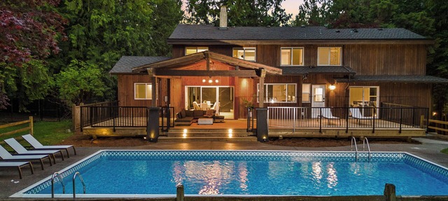 Luxury Secluded 4-Bed Getaway with Heated In-Ground Swimming Pool in Maple Ridge
