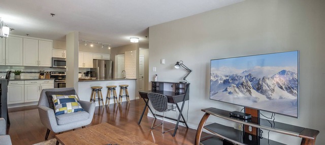 Luxury Top Floor 2 Bedroom Condo in Abbotsford
