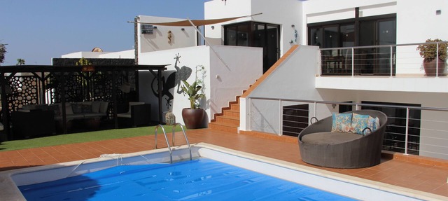 Luxury Villa with Private Heated pool, FREE WiFi, in Yaiza