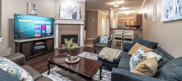Main St. Matador 3BR/3BA Close to Tech in Lubbock