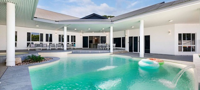 Majestic Manor: Pool - BBQ - Jacuzzi in Wanguri