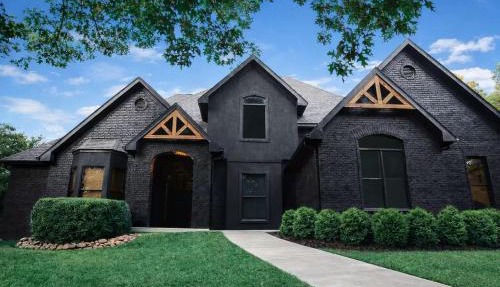 Midnight Manor - Black House on the Hill in Baxter Springs