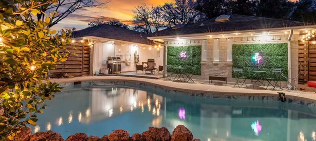 Mini Golf | Pool | Game room | Stylish & Spacious | Wifi | Free Parking in Dallas