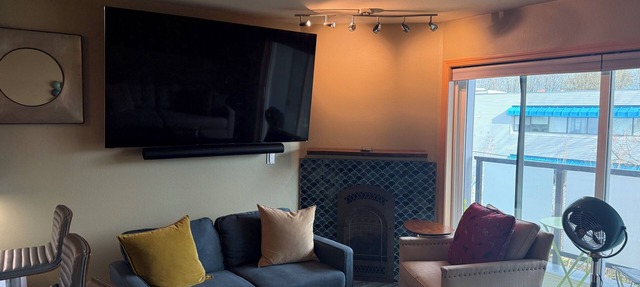 Modern 1-bedroom condo in West Seattle, with quick access to downtown in Seattle