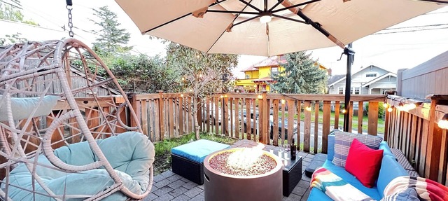 Modern 2BR w Fire Pit & BBQ - Perfect for Families, Travel Nurses & Corp Housing in Seattle